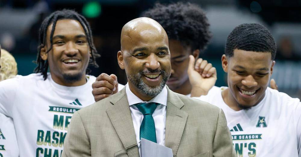 USF men’s basketball coaches dies after battle with illness