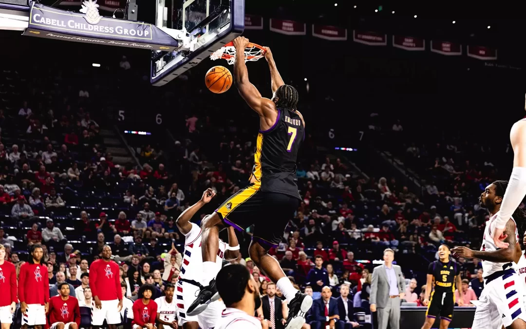 Pirates fall at Richmond, 87-72